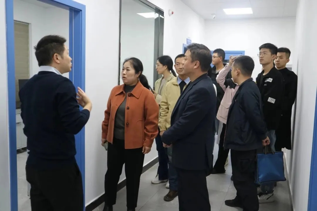 武汉警官职业学院司法侦查系教工党支部与湖北崇新司法鉴定中心党支部共建交流活动